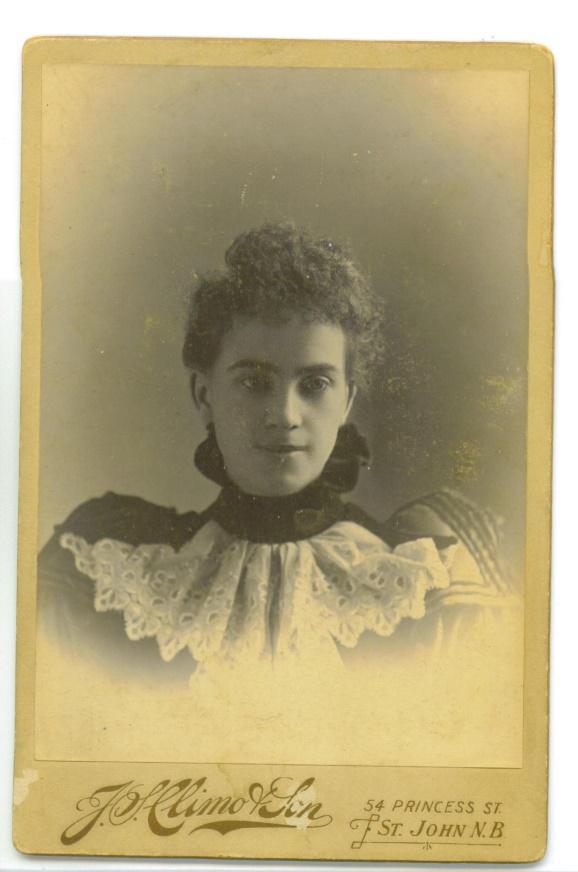 Portrait de Élisabeth Elhatton sur format cabinet ou « carte d’album »